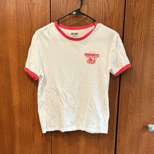 White/red details Yosemite logo t shirt